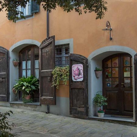 Antica Casa Dei Rassicurati Bed & Breakfast Montecarlo Exterior photo