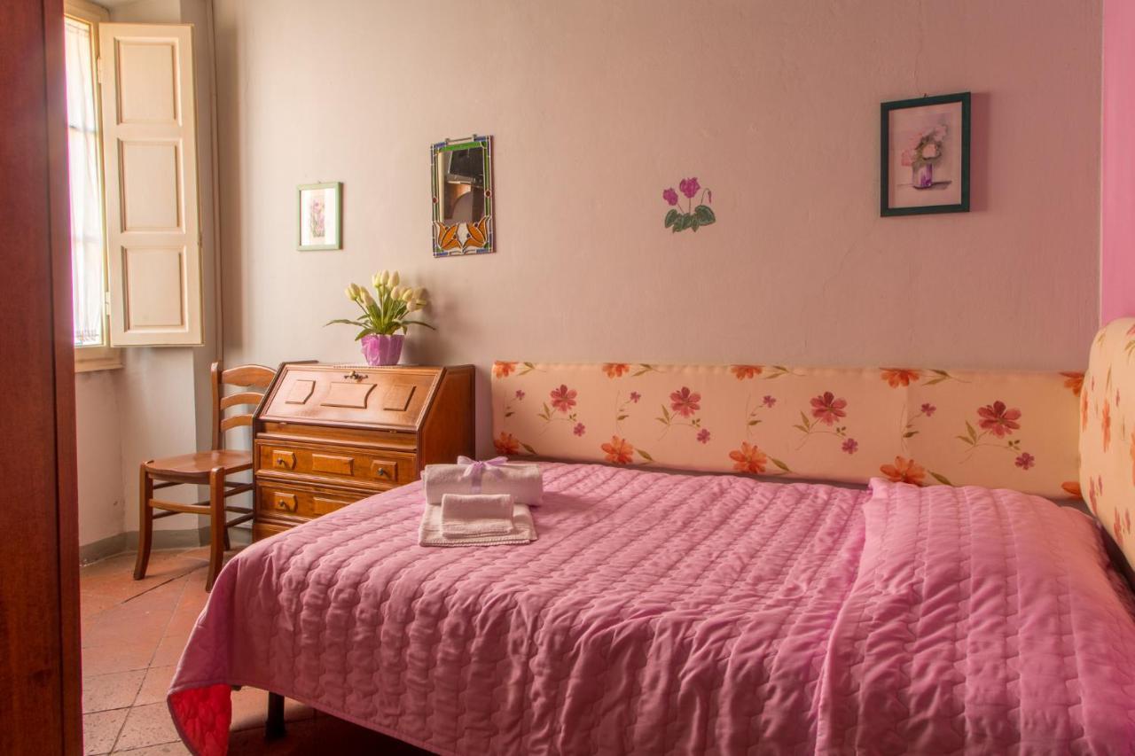 Antica Casa Dei Rassicurati Bed & Breakfast Montecarlo Exterior photo
