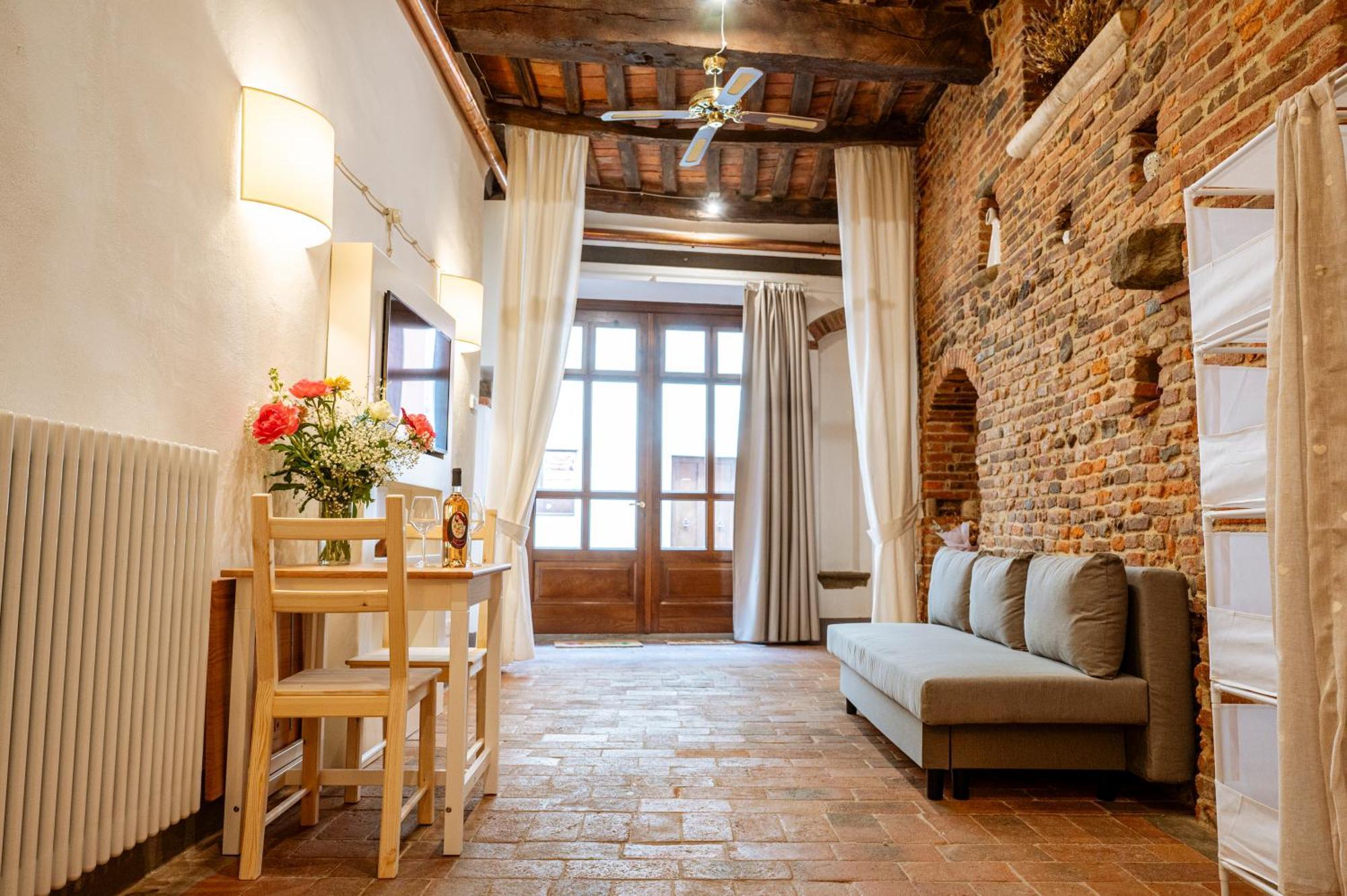 Antica Casa Dei Rassicurati Bed & Breakfast Montecarlo Exterior photo