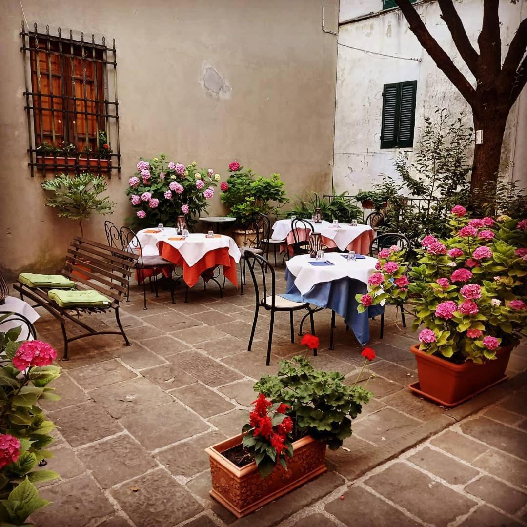 Antica Casa Dei Rassicurati Bed & Breakfast Montecarlo Exterior photo