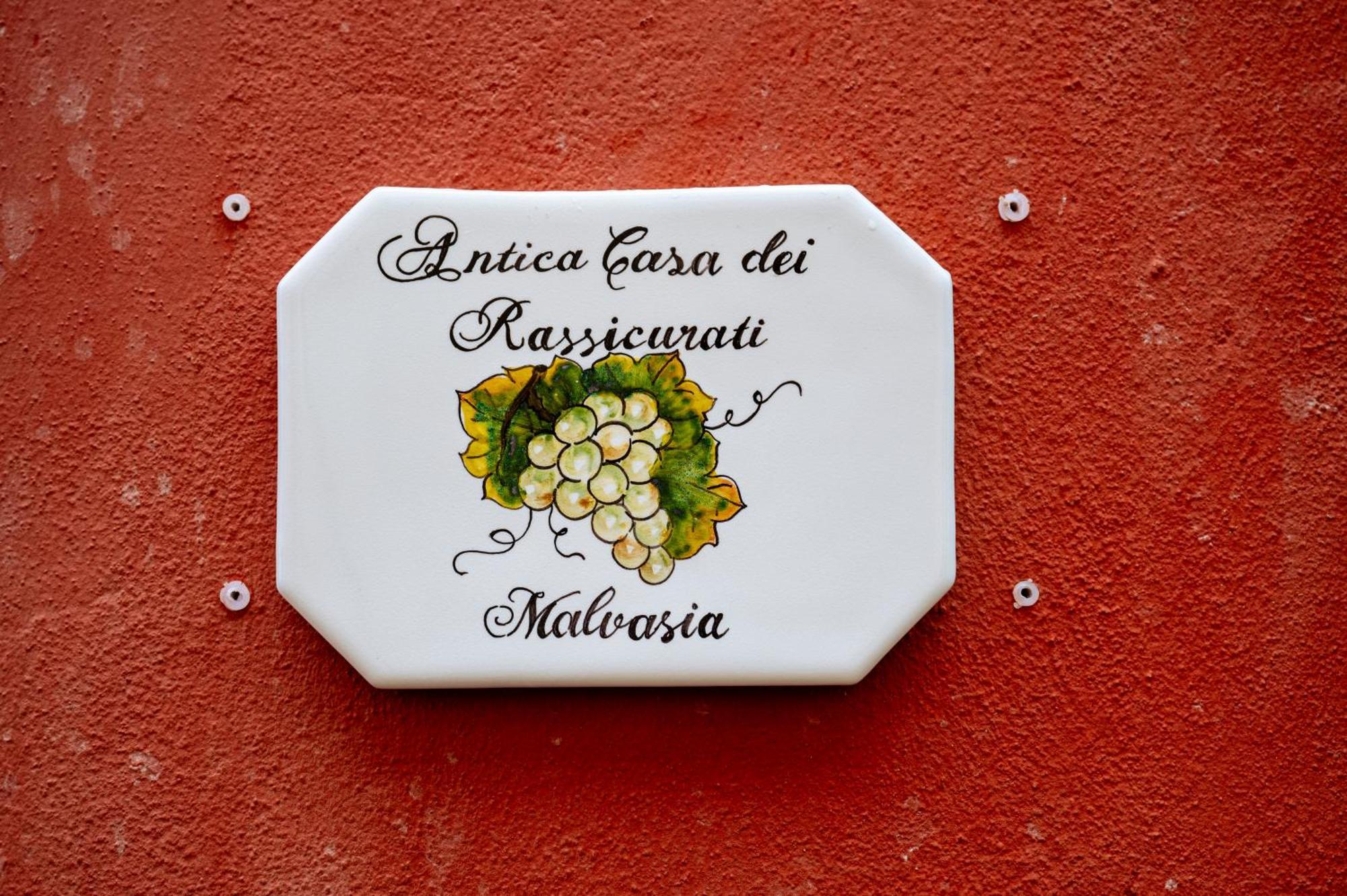 Antica Casa Dei Rassicurati Bed & Breakfast Montecarlo Exterior photo