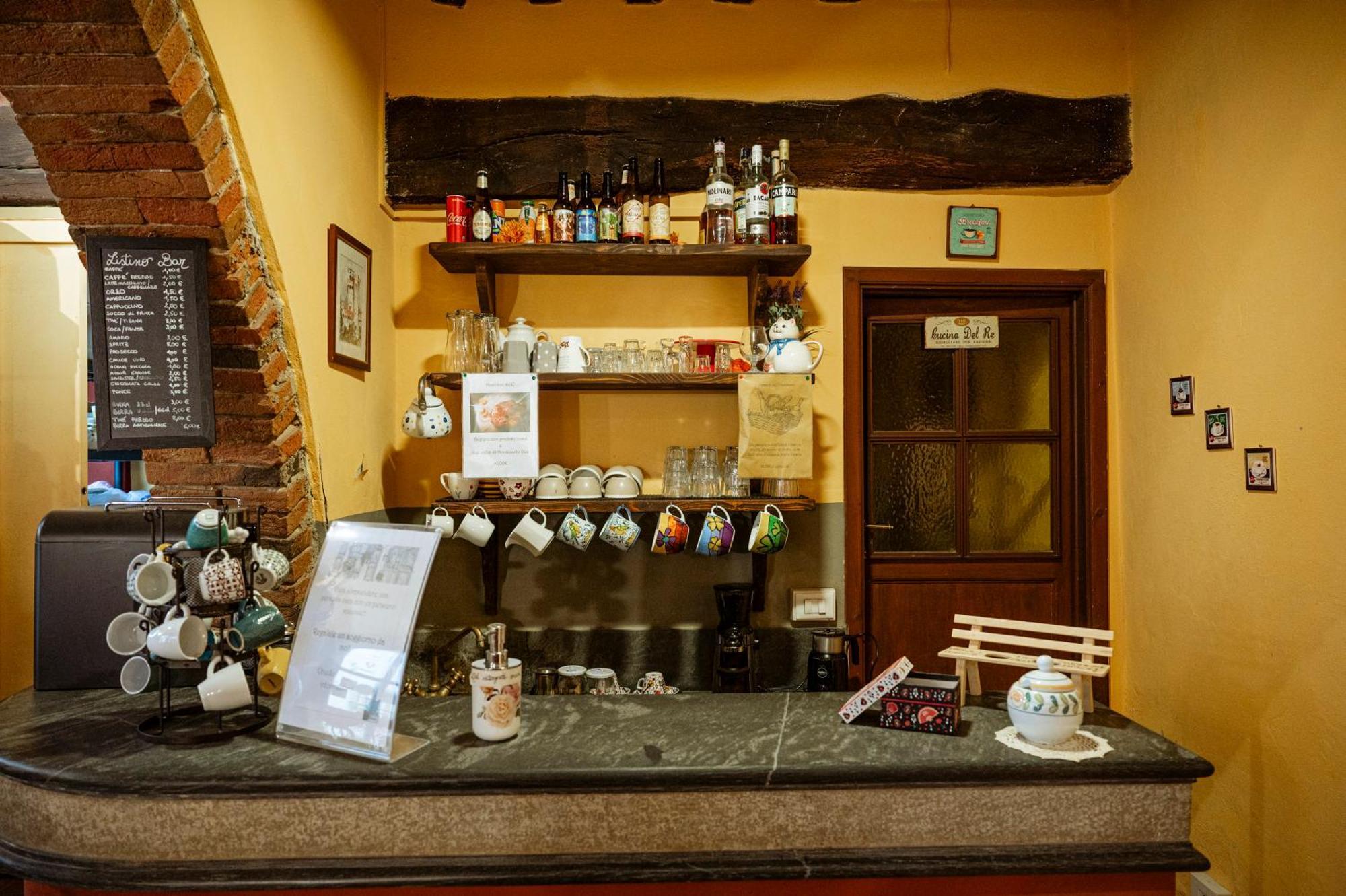 Antica Casa Dei Rassicurati Bed & Breakfast Montecarlo Exterior photo