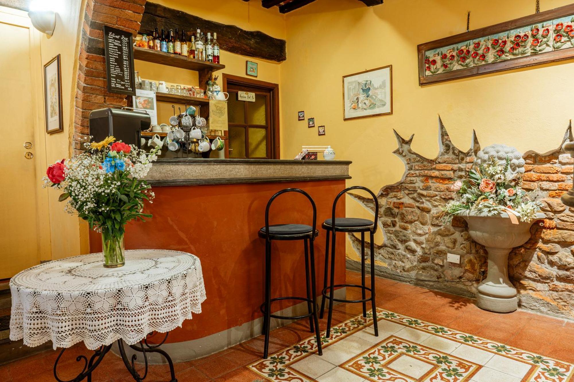 Antica Casa Dei Rassicurati Bed & Breakfast Montecarlo Exterior photo